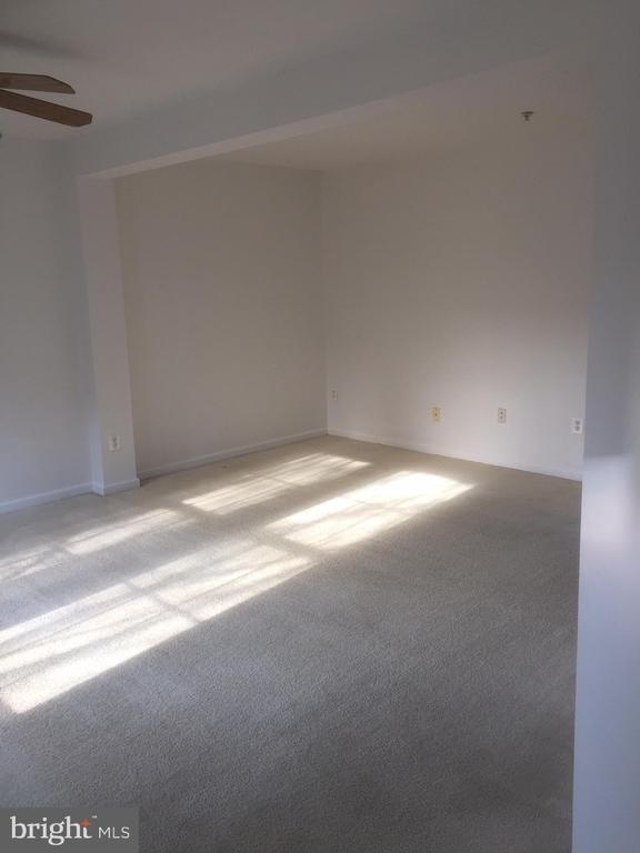 11317 Amberlea Farm Dr in North Potomac, MD - Building Photo - Building Photo