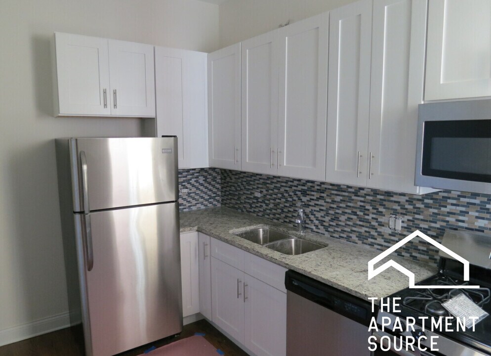 1656 W Erie St in Chicago, IL - Building Photo