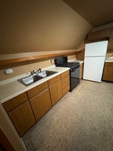 201 N Summit St in Spooner, WI - Foto de edificio - Building Photo