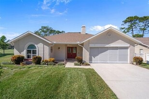 7167 Crown Oaks Dr in Spring Hill, FL - Building Photo