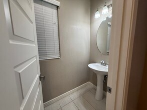 4711 E Daley Ln in Phoenix, AZ - Building Photo - Building Photo