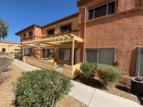 4915 E Russell Rd in Las Vegas, NV - Building Photo - Building Photo