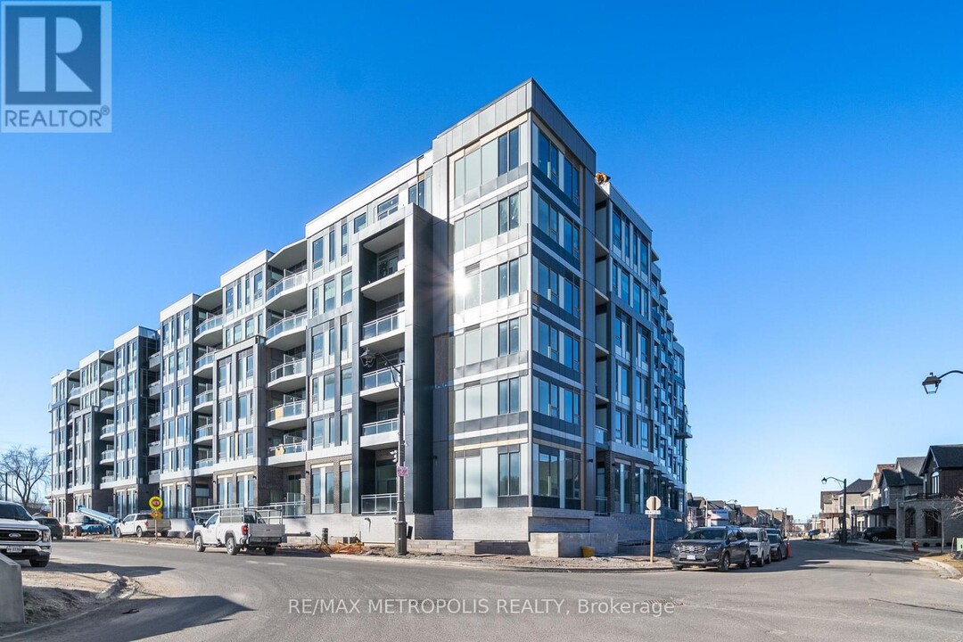 2501-2501 Saw Whet Blvd. in Oakville, ON - Building Photo