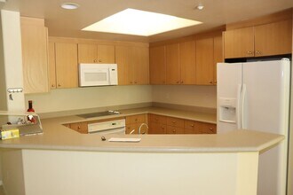 130 E San Fernando St in San Jose, CA - Building Photo - Building Photo