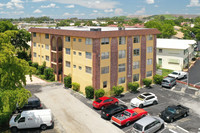 Beverly Apartments in Pompano Beach, FL - Building Photo - Primary Photo