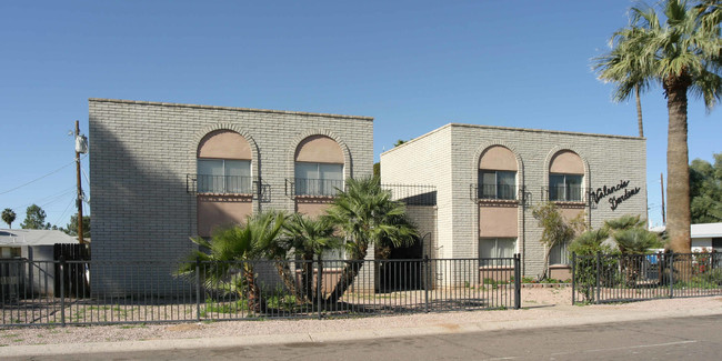 Valencia Gardens in Phoenix, AZ - Building Photo - Building Photo