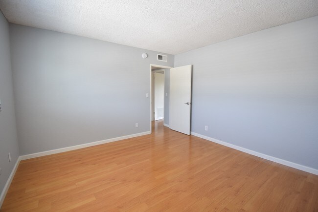 4930 Whitsett Ave in Valley Village, CA - Building Photo - Building Photo