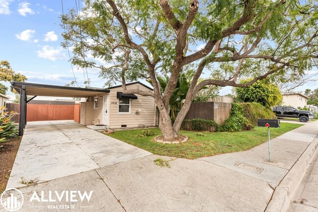 1018 W 18th St in Costa Mesa, CA - Building Photo - Building Photo