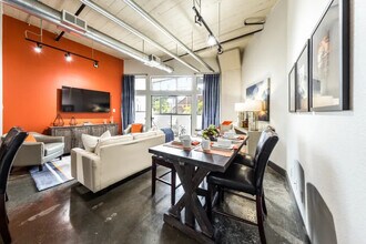 2340 Polk St in Houston, TX - Building Photo - Building Photo