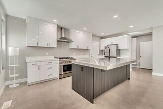 7033 S 300 E in Midvale, UT - Building Photo - Building Photo