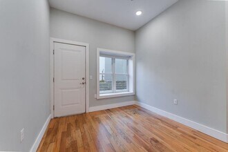 62 Newkirk St in Jersey City, NJ - Building Photo - Building Photo