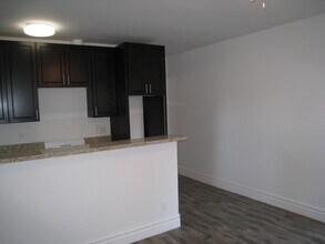 1265 S Cloverdale Ave, Unit 1265 1-2 in Los Angeles, CA - Foto de edificio - Building Photo