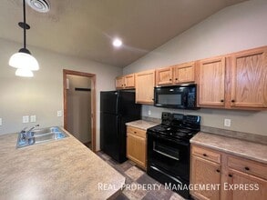 2 Bedroom 2 Bathroom Townhome with Garage in SW Sioux Falls, Unit 1 in Sioux Falls, SD - Building Photo - Building Photo