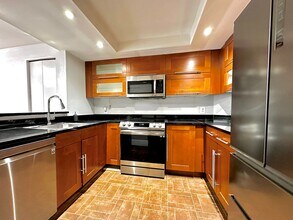 7323 Sand Point Way NE in Seattle, WA - Building Photo - Building Photo