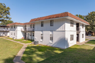 The Luxe Apartments in Jacksonville, AR - Building Photo - Building Photo