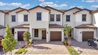 250 SW 159th Ln in Pembroke Pines, FL - Building Photo