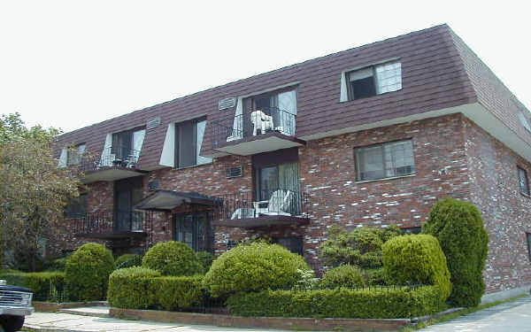 Balcomb Condominium in Salem, MA - Building Photo