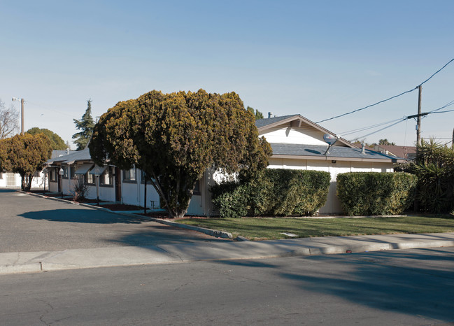 2617 Lawrence St in Ceres, CA - Foto de edificio - Building Photo