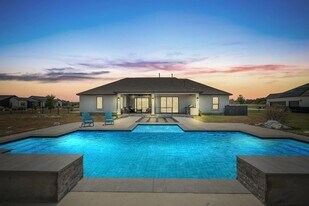 104 Rolling Hills Ct in Spicewood, TX - Building Photo