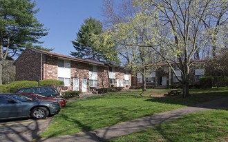 Brookside Gardens Apartments in Meriden, CT - Foto de edificio - Building Photo