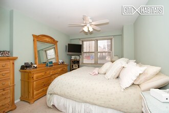 305 E 24th St-Unit -4D in New York, NY - Building Photo - Building Photo
