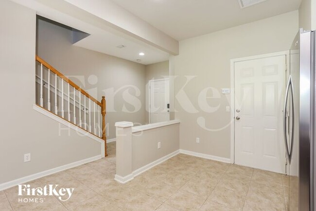 6947 Roundleaf Dr in Jacksonville, FL - Building Photo - Building Photo