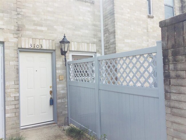 6000 Reims Rd in Houston, TX - Building Photo - Building Photo