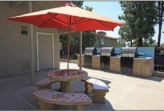 Vernon Vista in Bakersfield, CA - Building Photo - Building Photo