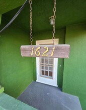 1621 E 38th St in Oakland, CA - Foto de edificio - Building Photo