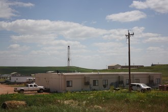 2530 132nd J Ave NW in Arnegard, ND - Foto de edificio - Building Photo