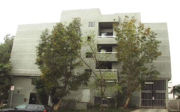 Franklin Place in Los Angeles, CA - Foto de edificio - Building Photo