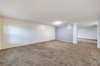 6863 Cypress Mist Dr in Converse, TX - Foto de edificio - Building Photo