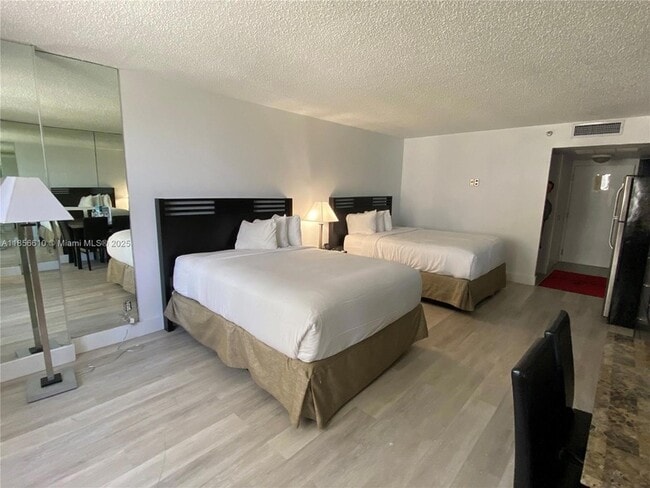 19201 Collins Ave, Unit 522 in Sunny Isles Beach, FL - Building Photo - Building Photo