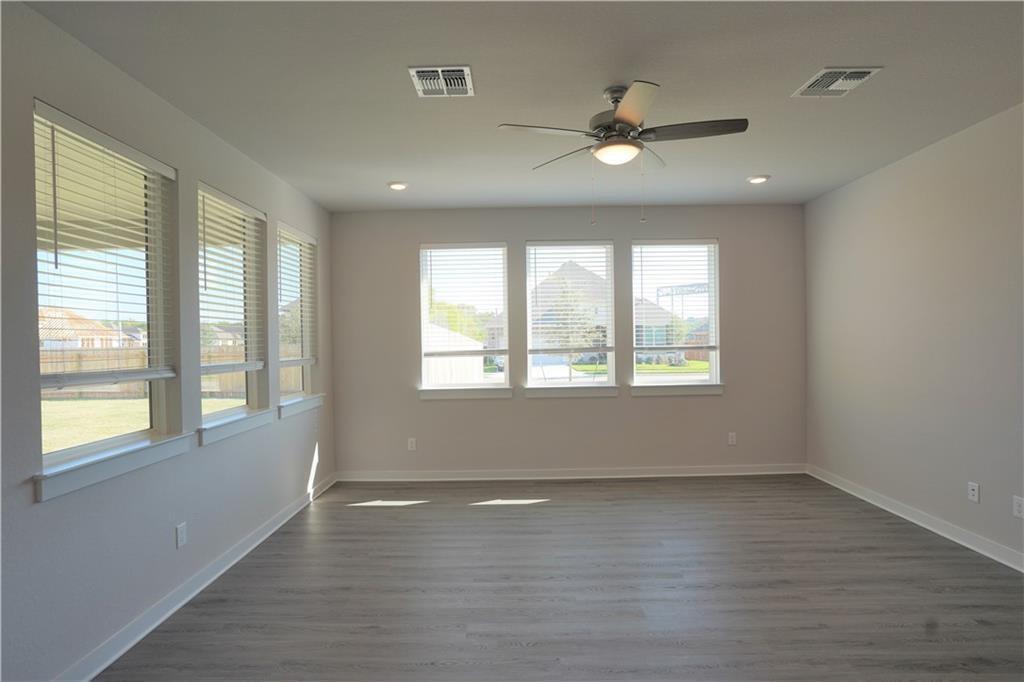 112 Hackberry Branch Dr in Hutto, TX - Building Photo