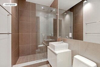 15 Roebling St in Brooklyn, NY - Building Photo - Building Photo