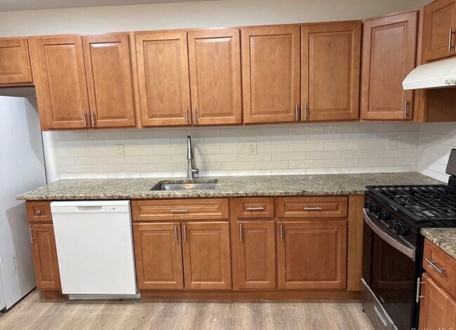 160 McKay Rd in Huntington Station, NY - Building Photo - Building Photo