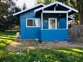 355 W 6th St in Waitsburg, WA - Building Photo