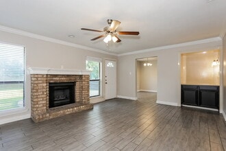 216 Mesa Wood Dr in Glenn Heights, TX - Foto de edificio - Building Photo