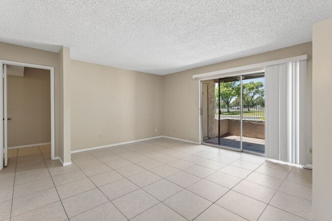 4444 E Paradise Ln in Phoenix, AZ - Building Photo - Building Photo