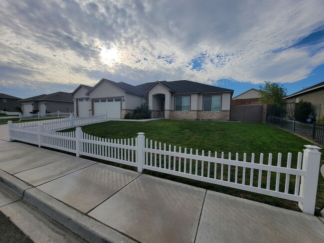 3606 Cook Ln in Pasco, WA - Building Photo - Building Photo