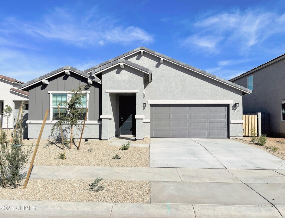 17768 W Monte Lindo Ln in Surprise, AZ - Building Photo