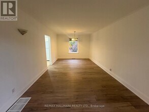 18 Woodward Ave in Markham, ON - Building Photo - Building Photo