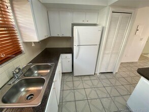 2600 NW 14th St-Unit -2 in Miami, FL - Building Photo - Building Photo