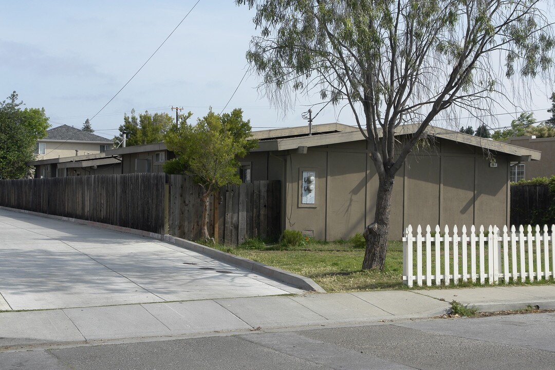 550 Cherry Way in Hayward, CA - Building Photo