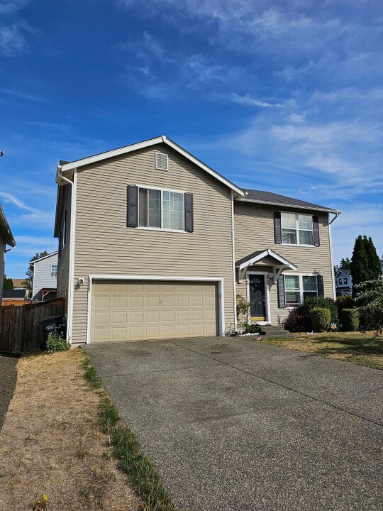 18447 95th Ave E in Puyallup, WA - Building Photo