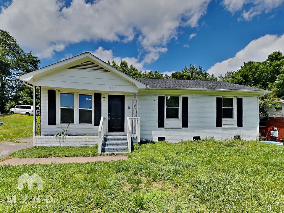 730 Dunbrook Ln in Charlotte, NC - Building Photo