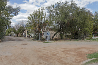 3825 E Monte Vista Dr in Tucson, AZ - Building Photo - Building Photo