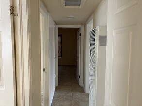 718 Charlana Dr in Bakersfield, CA - Building Photo - Building Photo