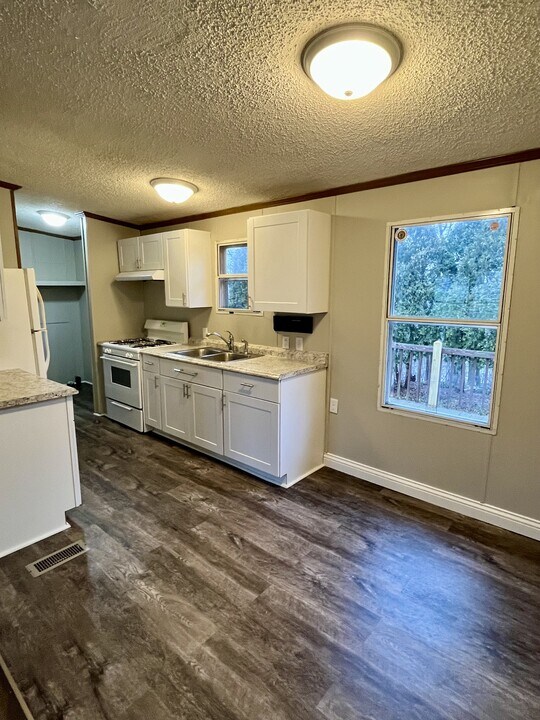 3416 OH-83 in Millersburg, OH - Building Photo