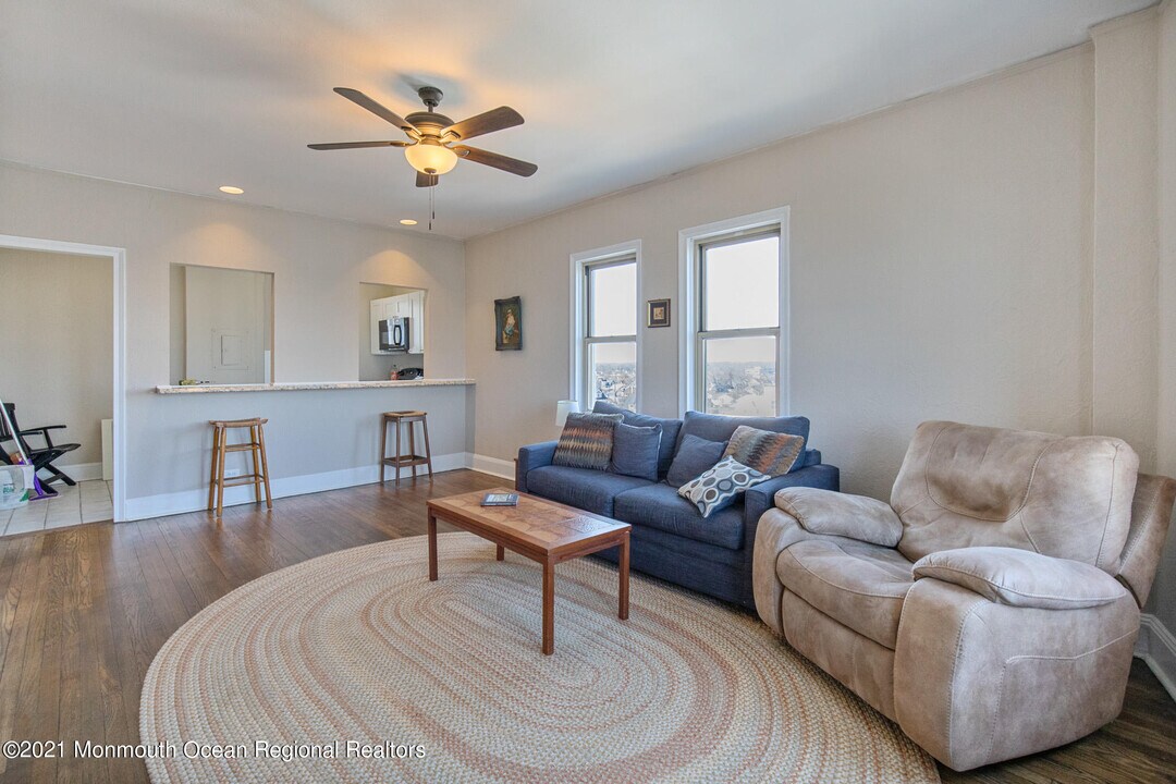 400 Deal Lake Dr-Unit -7H in Asbury Park, NJ - Building Photo